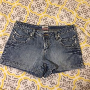 No boundaries stretch shorts